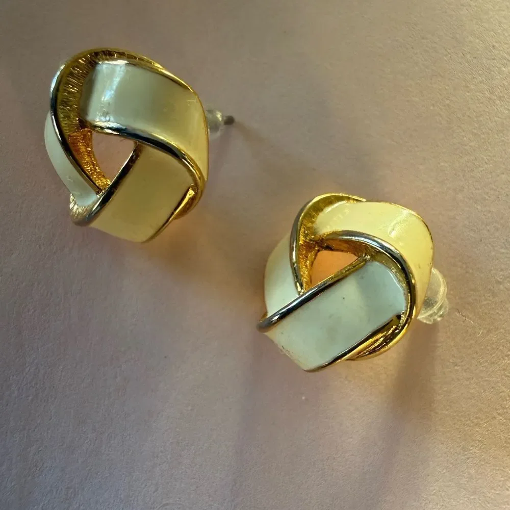 Monet great earrings